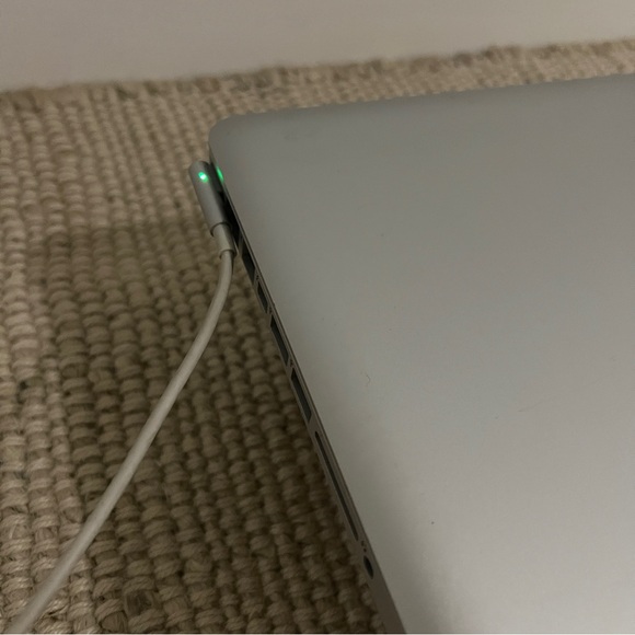 MacBook Pro 13-inch Late 2011 Laptop - Picture 4 of 9